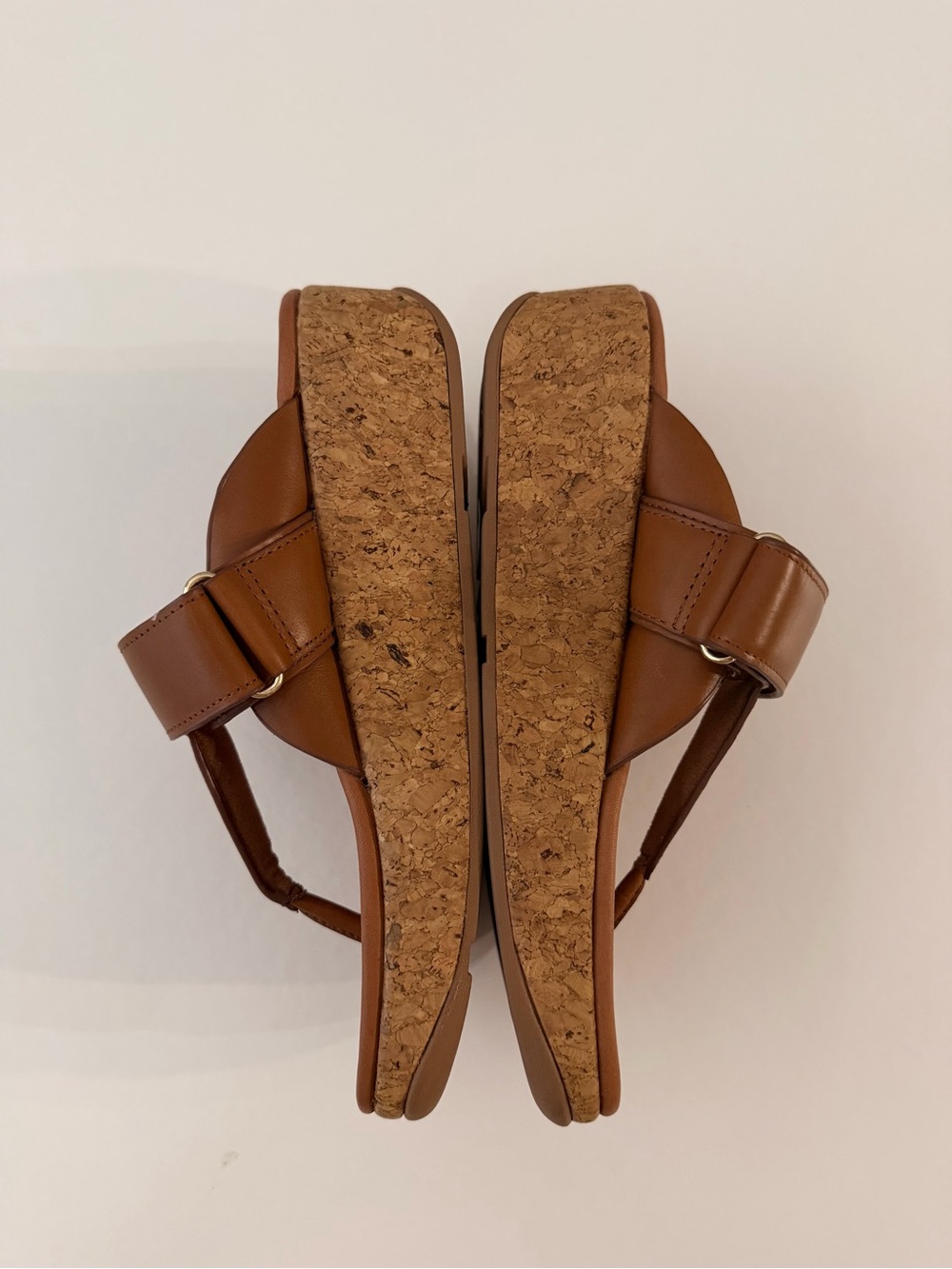 FitFlop Leather Toe Post Sandals – Tan - Picture 5 of 14